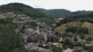 Dieses Bild zeigt eine Webcam-Aufnahme von Ottenhöfen, aufgenommen am Freitag, den 17.07.2026 um 13:40 Uhr