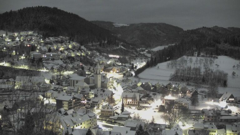 Dieses Bild zeigt eine Webcam-Aufnahme von Ottenhöfen, aufgenommen am Sonntag, den 04.01.2026 um 01:30 Uhr