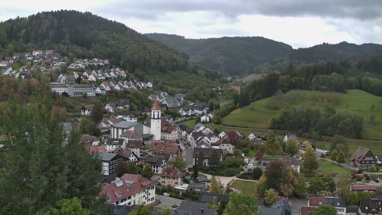 Dieses Bild zeigt eine Webcam-Aufnahme von Ottenhöfen, aufgenommen am Samstag, den 24.10.2026 um 17:00 Uhr