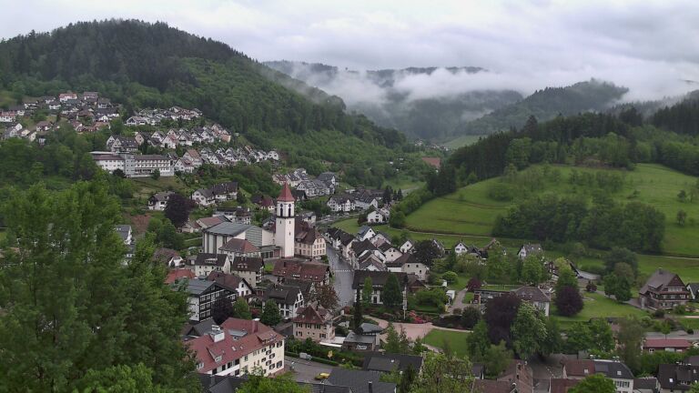 Dieses Bild zeigt eine Webcam-Aufnahme von Ottenhöfen, aufgenommen am Sonntag, den 10.05.2026 um 19:30 Uhr