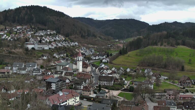 Dieses Bild zeigt eine Webcam-Aufnahme von Ottenhöfen, aufgenommen am Dienstag, den 17.03.2026 um 15:20 Uhr