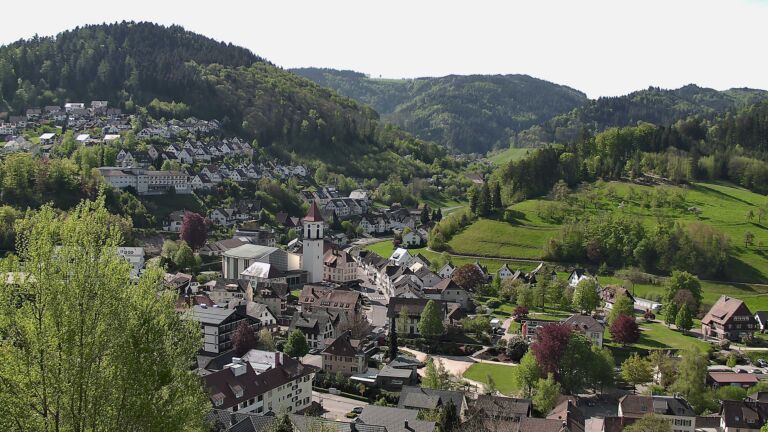 Dieses Bild zeigt eine Webcam-Aufnahme von Ottenhöfen, aufgenommen am Sonntag, den 26.04.2026 um 10:30 Uhr