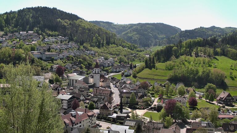 Dieses Bild zeigt eine Webcam-Aufnahme von Ottenhöfen, aufgenommen am Samstag, den 25.04.2026 um 12:40 Uhr