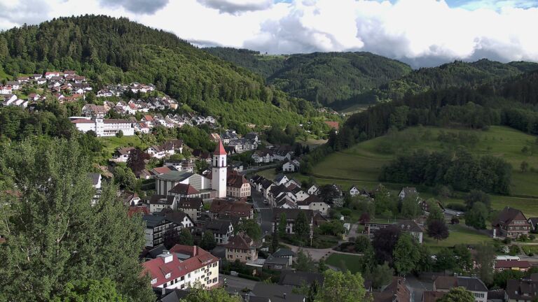 Dieses Bild zeigt eine Webcam-Aufnahme von Ottenhöfen, aufgenommen am Mittwoch, den 03.06.2026 um 19:00 Uhr