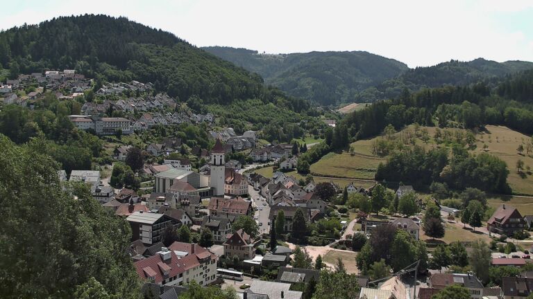 Dieses Bild zeigt eine Webcam-Aufnahme von Ottenhöfen, aufgenommen am Donnerstag, den 23.07.2026 um 12:50 Uhr