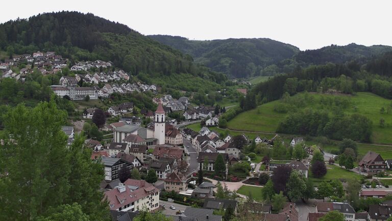 Dieses Bild zeigt eine Webcam-Aufnahme von Ottenhöfen, aufgenommen am Montag, den 04.05.2026 um 09:50 Uhr