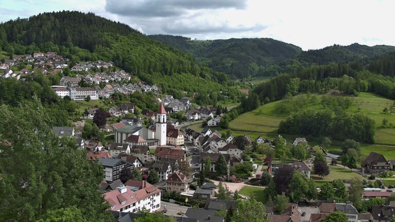 Dieses Bild zeigt eine Webcam-Aufnahme von Ottenhöfen, aufgenommen am Donnerstag, den 21.05.2026 um 16:30 Uhr