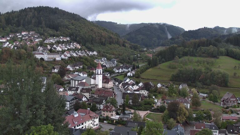 Dieses Bild zeigt eine Webcam-Aufnahme von Ottenhöfen, aufgenommen am Donnerstag, den 08.10.2026 um 18:40 Uhr