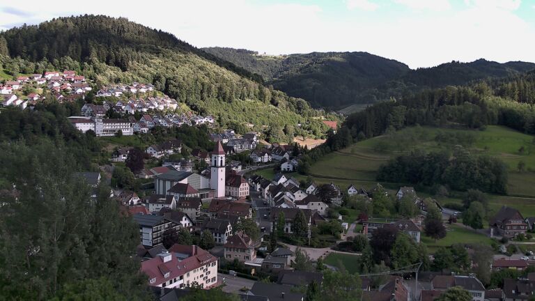 Dieses Bild zeigt eine Webcam-Aufnahme von Ottenhöfen, aufgenommen am Samstag, den 13.06.2026 um 18:20 Uhr