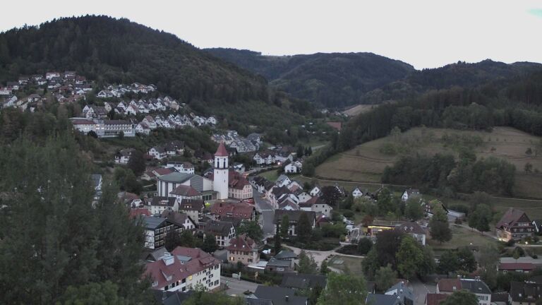 Dieses Bild zeigt eine Webcam-Aufnahme von Ottenhöfen, aufgenommen am Freitag, den 28.08.2026 um 20:30 Uhr