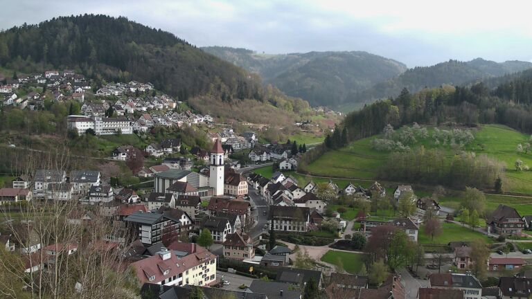 Dieses Bild zeigt eine Webcam-Aufnahme von Ottenhöfen, aufgenommen am Dienstag, den 14.04.2026 um 18:20 Uhr