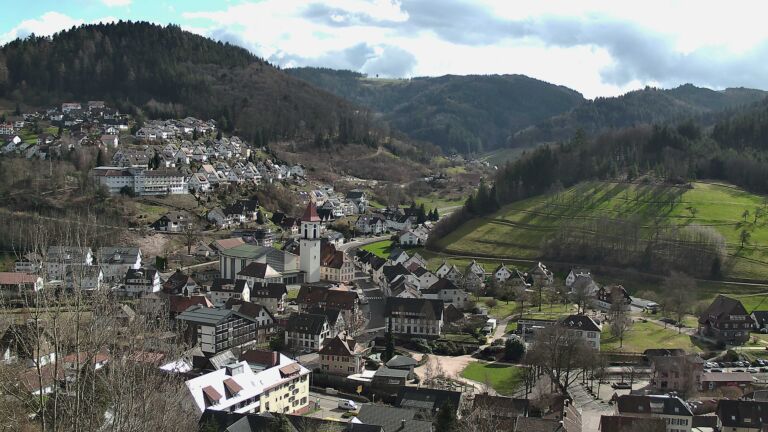 Dieses Bild zeigt eine Webcam-Aufnahme von Ottenhöfen, aufgenommen am Sonntag, den 01.03.2026 um 14:10 Uhr