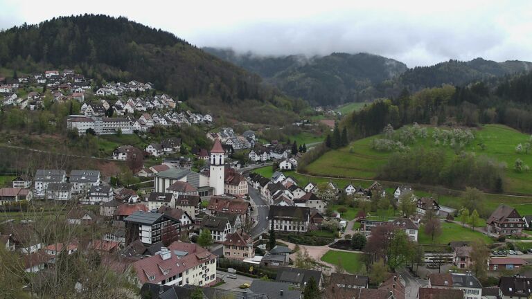 Dieses Bild zeigt eine Webcam-Aufnahme von Ottenhöfen, aufgenommen am Sonntag, den 12.04.2026 um 11:40 Uhr