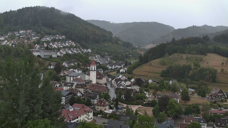 Dieses Bild zeigt eine Webcam-Aufnahme von Ottenhöfen, aufgenommen am Freitag, den 21.08.2026 um 13:20 Uhr