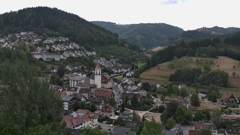 Dieses Bild zeigt eine Webcam-Aufnahme von Ottenhöfen, aufgenommen am Dienstag, den 18.08.2026 um 08:30 Uhr