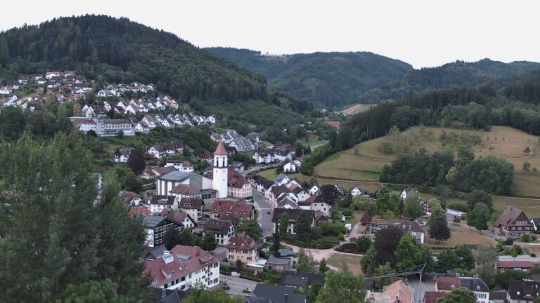 Dieses Bild zeigt eine Webcam-Aufnahme von Ottenhöfen, aufgenommen am Freitag, den 17.07.2026 um 05:50 Uhr