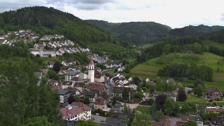 Dieses Bild zeigt eine Webcam-Aufnahme von Ottenhöfen, aufgenommen am Mittwoch, den 20.05.2026 um 19:00 Uhr