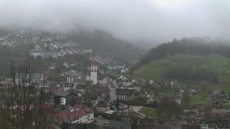 Dieses Bild zeigt eine Webcam-Aufnahme von Ottenhöfen, aufgenommen am Montag, den 13.04.2026 um 19:20 Uhr