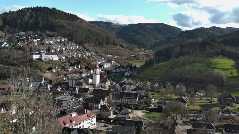 Dieses Bild zeigt eine Webcam-Aufnahme von Ottenhöfen, aufgenommen am Sonntag, den 01.03.2026 um 15:50 Uhr