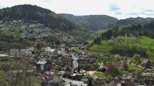 Dieses Bild zeigt eine Webcam-Aufnahme von Ottenhöfen, aufgenommen am Freitag, den 17.04.2026 um 12:20 Uhr