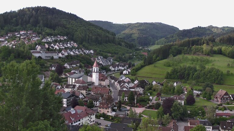 Dieses Bild zeigt eine Webcam-Aufnahme von Ottenhöfen, aufgenommen am Mittwoch, den 13.05.2026 um 06:50 Uhr