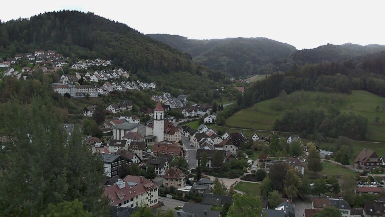Dieses Bild zeigt eine Webcam-Aufnahme von Ottenhöfen, aufgenommen am Sonntag, den 11.10.2026 um 13:00 Uhr