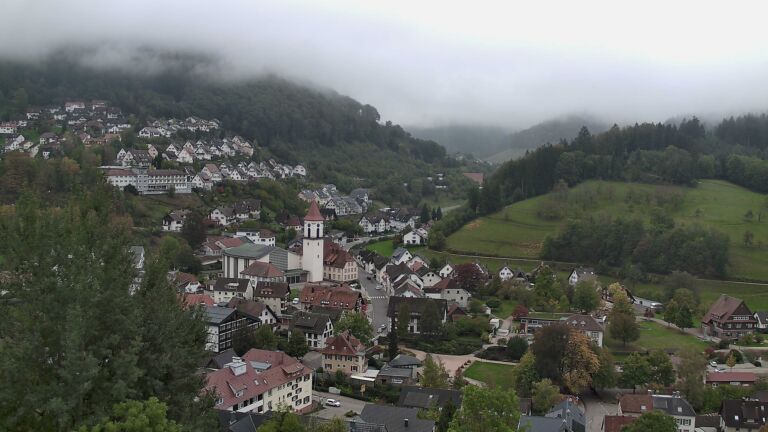 Dieses Bild zeigt eine Webcam-Aufnahme von Ottenhöfen, aufgenommen am Sonntag, den 18.10.2026 um 16:50 Uhr