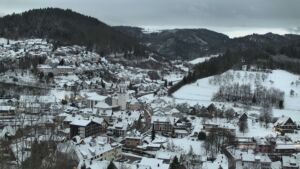 Dieses Bild zeigt eine Webcam-Aufnahme von Ottenhöfen, aufgenommen am Donnerstag, den 08.01.2026 um 08:00 Uhr