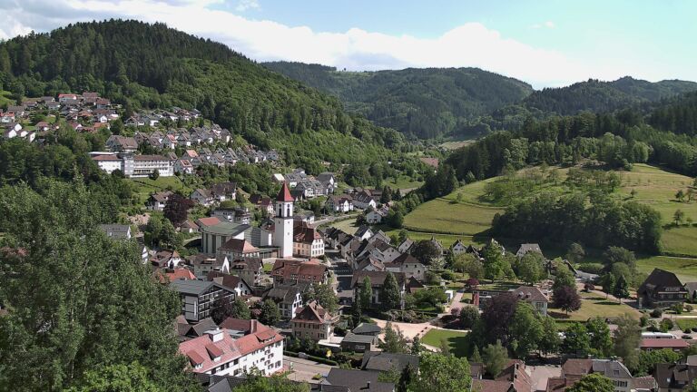 Dieses Bild zeigt eine Webcam-Aufnahme von Ottenhöfen, aufgenommen am Mittwoch, den 27.05.2026 um 16:20 Uhr