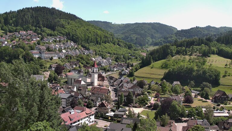 Dieses Bild zeigt eine Webcam-Aufnahme von Ottenhöfen, aufgenommen am Samstag, den 23.05.2026 um 15:00 Uhr