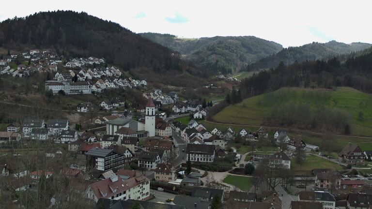 Dieses Bild zeigt eine Webcam-Aufnahme von Ottenhöfen, aufgenommen am Sonntag, den 01.03.2026 um 13:30 Uhr