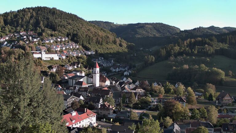 Dieses Bild zeigt eine Webcam-Aufnahme von Ottenhöfen, aufgenommen am Freitag, den 25.09.2026 um 18:20 Uhr