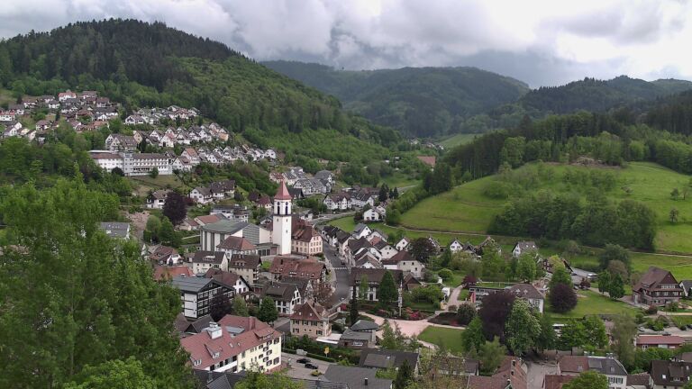 Dieses Bild zeigt eine Webcam-Aufnahme von Ottenhöfen, aufgenommen am Dienstag, den 05.05.2026 um 16:40 Uhr