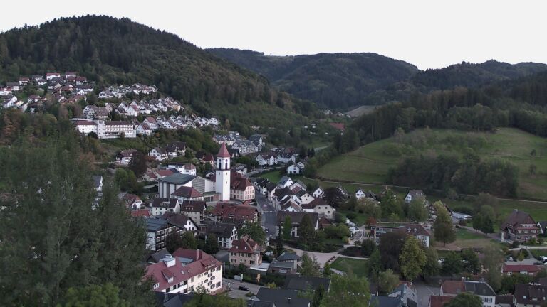 Dieses Bild zeigt eine Webcam-Aufnahme von Ottenhöfen, aufgenommen am Samstag, den 19.09.2026 um 19:30 Uhr