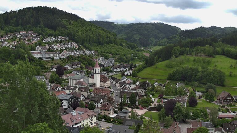 Dieses Bild zeigt eine Webcam-Aufnahme von Ottenhöfen, aufgenommen am Dienstag, den 12.05.2026 um 14:10 Uhr