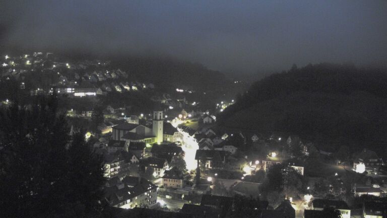 Dieses Bild zeigt eine Webcam-Aufnahme von Ottenhöfen, aufgenommen am Sonntag, den 18.10.2026 um 07:10 Uhr