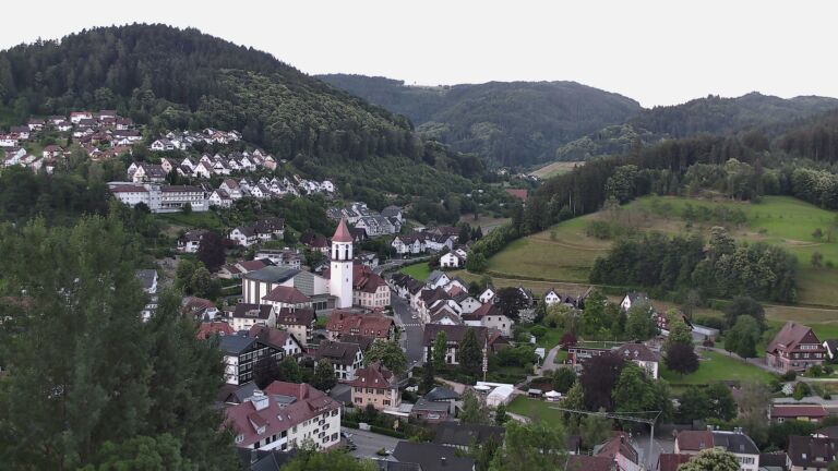 Dieses Bild zeigt eine Webcam-Aufnahme von Ottenhöfen, aufgenommen am Donnerstag, den 18.06.2026 um 05:30 Uhr