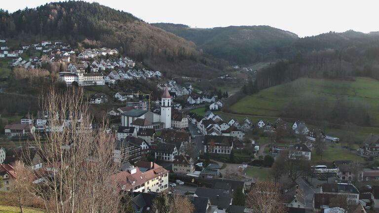 Dieses Bild zeigt eine Webcam-Aufnahme von Ottenhöfen, aufgenommen am Donnerstag, den 18.12.2025 um 15:30 Uhr