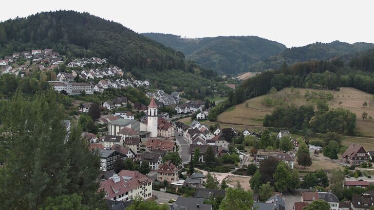 Dieses Bild zeigt eine Webcam-Aufnahme von Ottenhöfen, aufgenommen am Sonntag, den 16.08.2026 um 07:50 Uhr