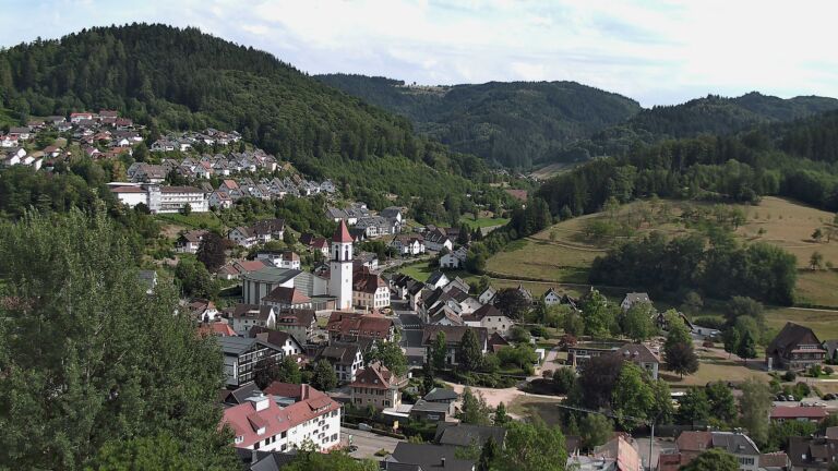 Dieses Bild zeigt eine Webcam-Aufnahme von Ottenhöfen, aufgenommen am Dienstag, den 14.07.2026 um 17:20 Uhr