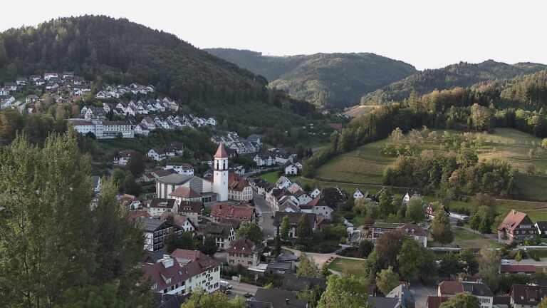 Dieses Bild zeigt eine Webcam-Aufnahme von Ottenhöfen, aufgenommen am Samstag, den 12.09.2026 um 08:10 Uhr