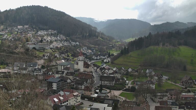 Dieses Bild zeigt eine Webcam-Aufnahme von Ottenhöfen, aufgenommen am Mittwoch, den 01.04.2026 um 13:10 Uhr