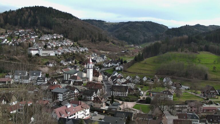 Dieses Bild zeigt eine Webcam-Aufnahme von Ottenhöfen, aufgenommen am Freitag, den 13.03.2026 um 16:10 Uhr